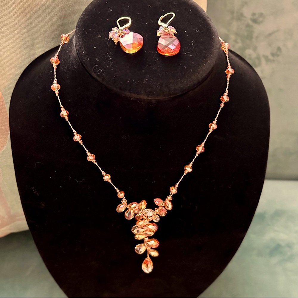 Cabochon Crystal Amber Necklace/Earring set in lovely peach and gold tones.
